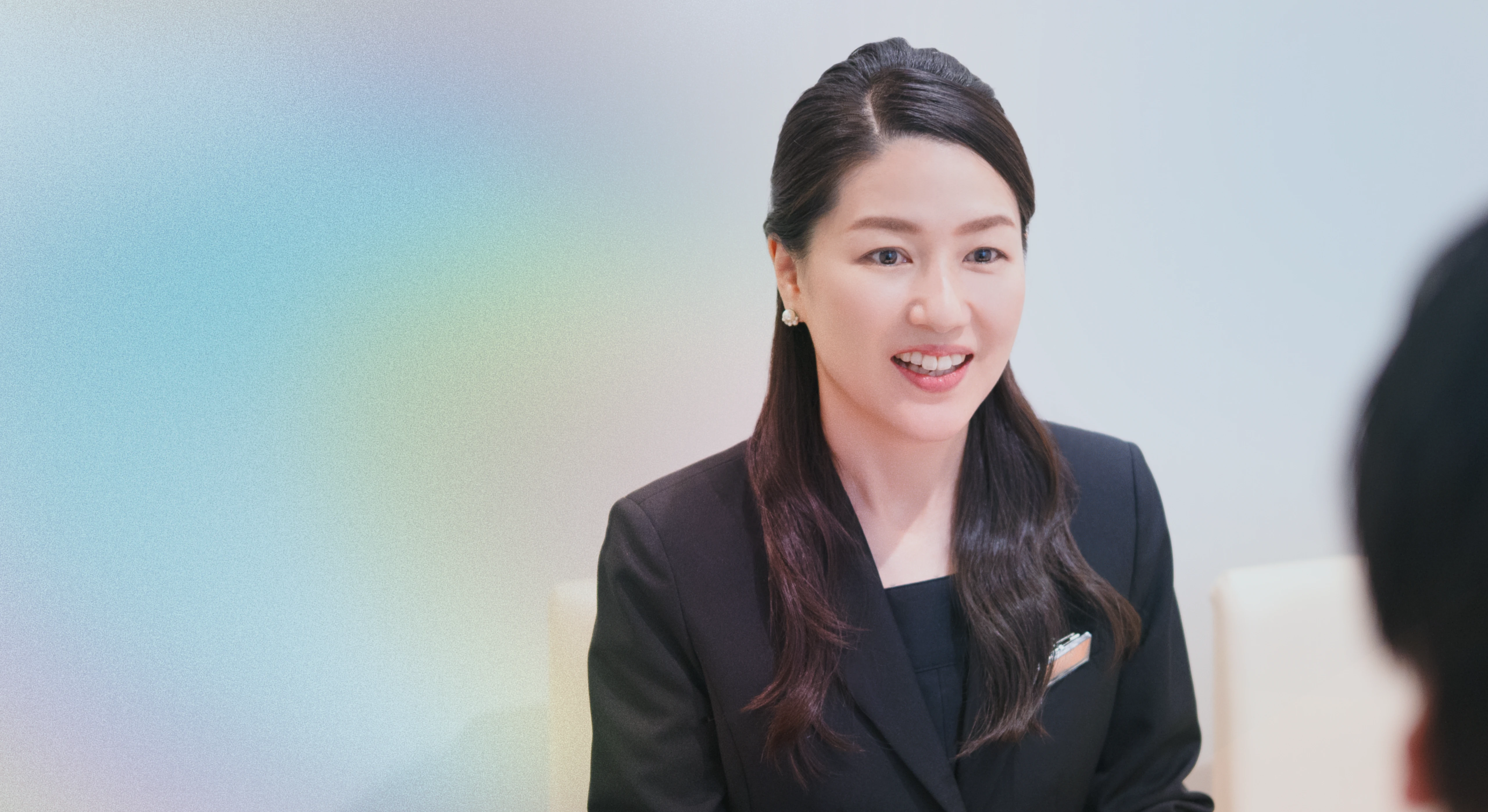 アドバイザーさんが結婚相談所の流れを説明している様子