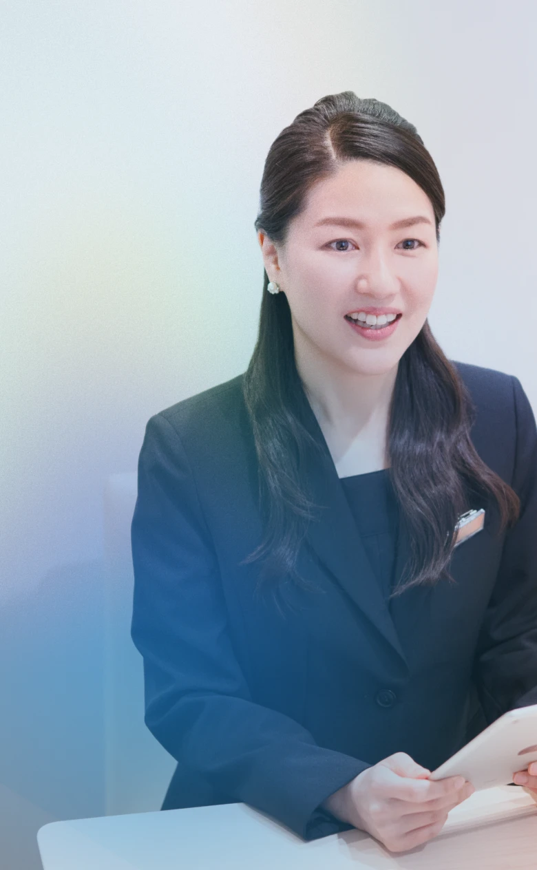 アドバイザーさんが結婚相談所の流れを説明している様子